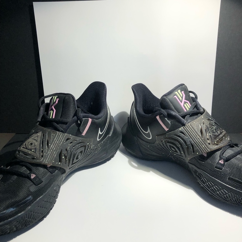 Nike Kyrie 3s (11.5) Near perfect condition - Picture 3 of 13